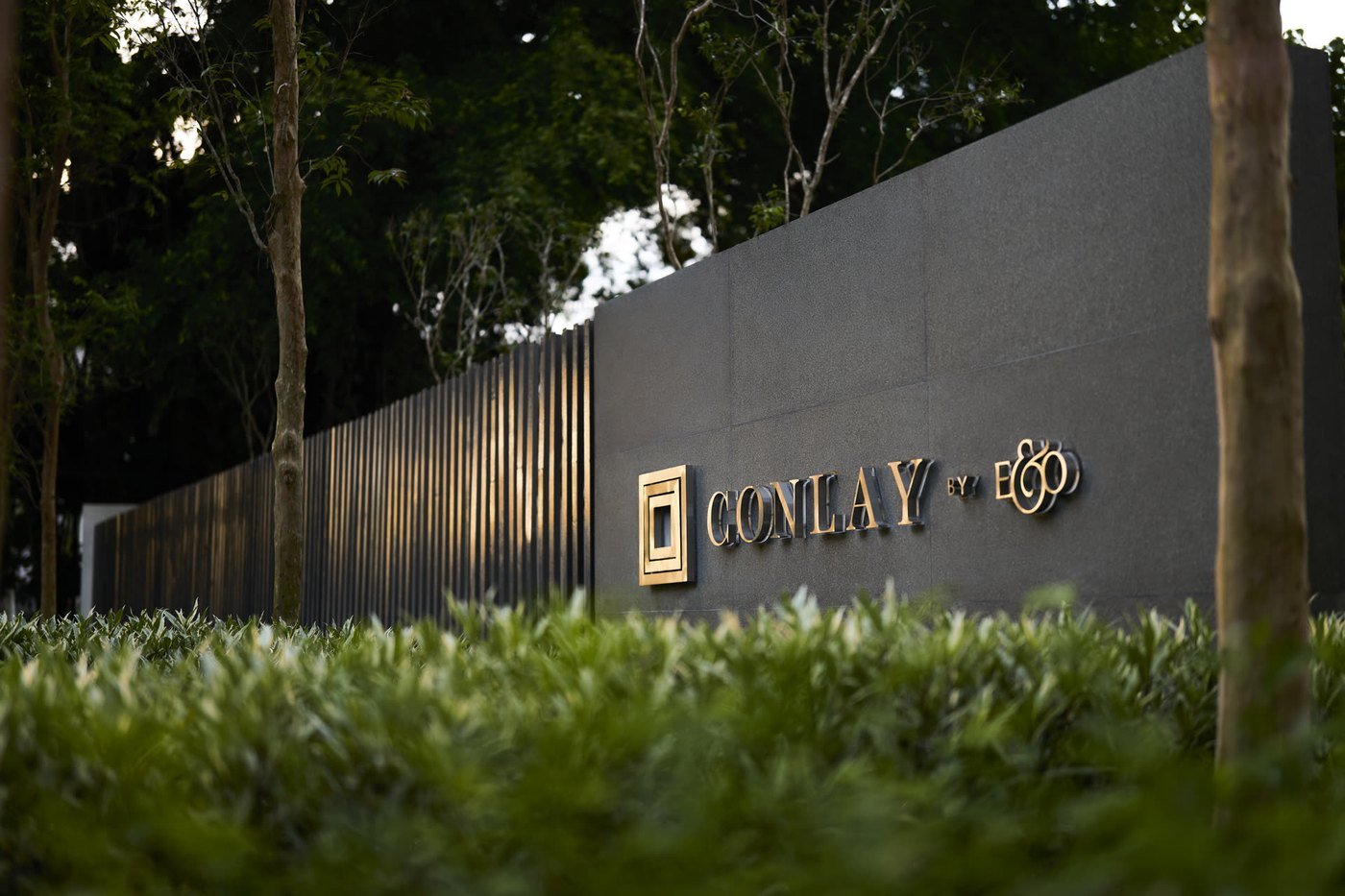 Conlay Signature Suites entrance signage and landscaped frontage